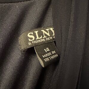 SLNY NWT cocktail dress navy blue